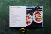 Load the image into the gallery viewer, Evergreens. 70 vegane Rezepte für die schnelle Küche